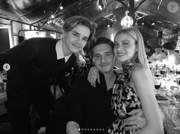 Brooklyn Beckham (au milieu) fête ses 21 ans avec son petit frère Romeo et sa petite amie Nicola Peltz, dans la maison des Beckham, aux Cotswolds, en Angleterre. Le 7 mars 2020.