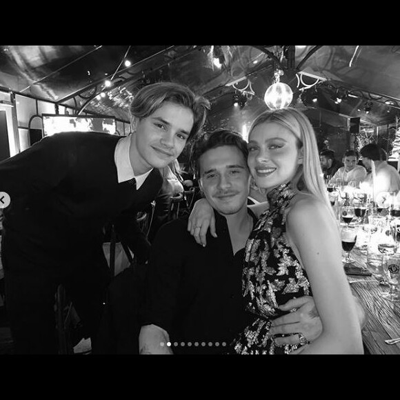 Brooklyn Beckham (au milieu) fête ses 21 ans avec son petit frère Romeo et sa petite amie Nicola Peltz, dans la maison des Beckham, aux Cotswolds, en Angleterre. Le 7 mars 2020.