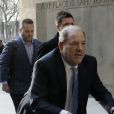 Le producteur Harvey Weinstein arrive à la Cour suprême de l'État de New York pour son procès pour agression sexuelle à New York City, New York, États-Unis, le 24 février 2020.