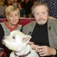 Victor Lanoux, sa femme Véronique Langlois et leur chien - Enregistrement de l'émission "Vivement Dimanche" qui sera diffusée le 16 novembre 2014. Le 12 novembre 2014