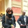 Bella Hadid se couvre le visage à l'aide d'une écharpe à la sortie de son domicile à New York. Le 12 mars 2020.
