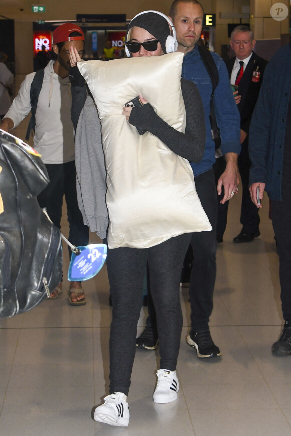 Katy Perry, enceinte, quitte l'Australie précipitamment par crainte du coronavirus, le 13 mars 2020 à Sydney.
