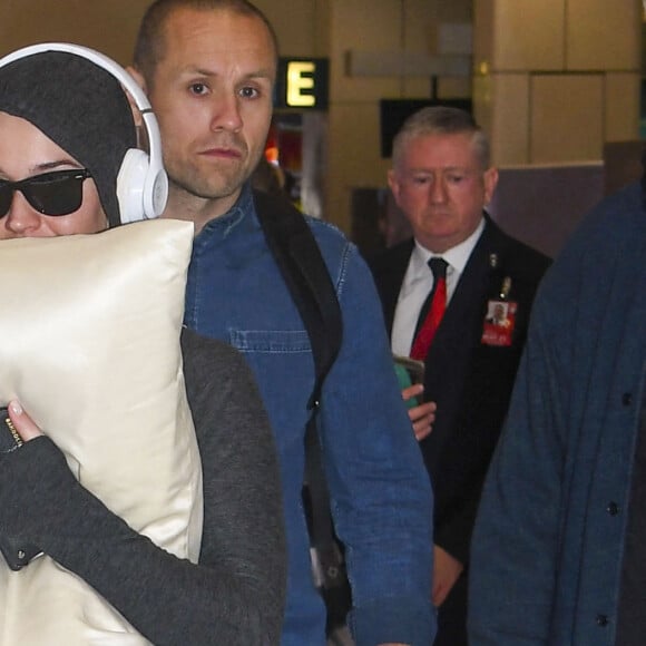 Katy Perry, enceinte, quitte l'Australie précipitamment par crainte du coronavirus, le 13 mars 2020 à Sydney.