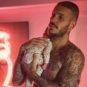 M. Pokora avec son fils Isaiah dans les bras le 12 février 2020.