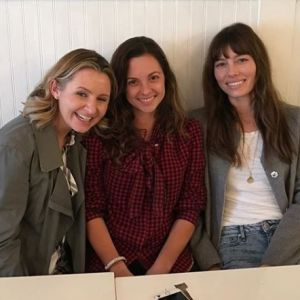 Beverley Mitchell, Mackenzie Rosman et Jessica Biel posent ensemble sur Instagram le 9 février 2017.