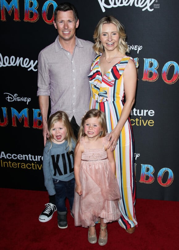 Michael Cameron, sa femme Beverley Ann Mitchell et leurs enfants Kenzie Cameron et Hutton Michael, à l'avant première mondiale du film "Dumbo" au The Ray Dolby Ballroom and El Capitan Theatre, Hollywood le 11 mars 2019.