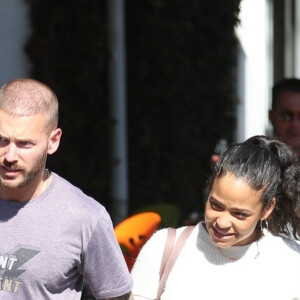 Matt Pokora et sa compagne Christina Milian se baladent avec leur fils Isaiah dans le quartier de West Hollywood à Los Angeles. La petite famille est allée déjeuner chez Fred Segal. Le 11 février 2020.