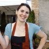 La gagnante de la finale de MasterChef, Anne Alassane pose devant son restaurant, La Pays'anne, à Montauban près de Toulouse, le 18 novembre 2010, désormais fermé. Elle a ouvert un nouveau restaurant Chez Olympe.