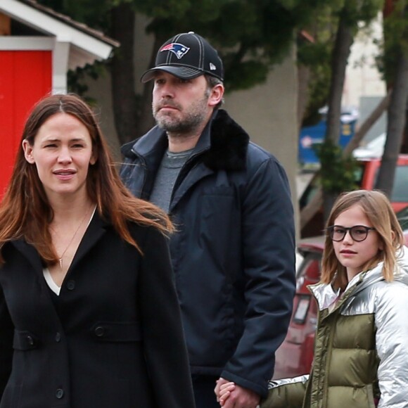 Jennifer Garner et Ben Affleck à la sortie d'une église avec leurs enfants Violet, Seraphina et Samuel à Brentwood. La mère de Ben, Chris Ann Boldt les accompagne. Le 5 février 2017