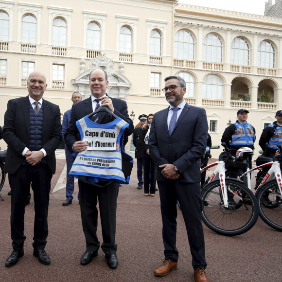 Exclusif - Le prince Albert II de Monaco lors de la présentation de l'Unité de Prévention du cadre de Vie sur la place du palais princier à Monaco le 13 mars 2020. © Jean-François Ottonello / Nice Matin /Bestimage