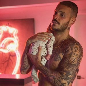 M. Pokora avec son fils Isaiah dans les bras le 12 février 2020.