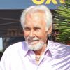 Kenny Rogers - People sur le plateau de l'emission "Extra" a Los Angeles, le 3 octobre 2013.