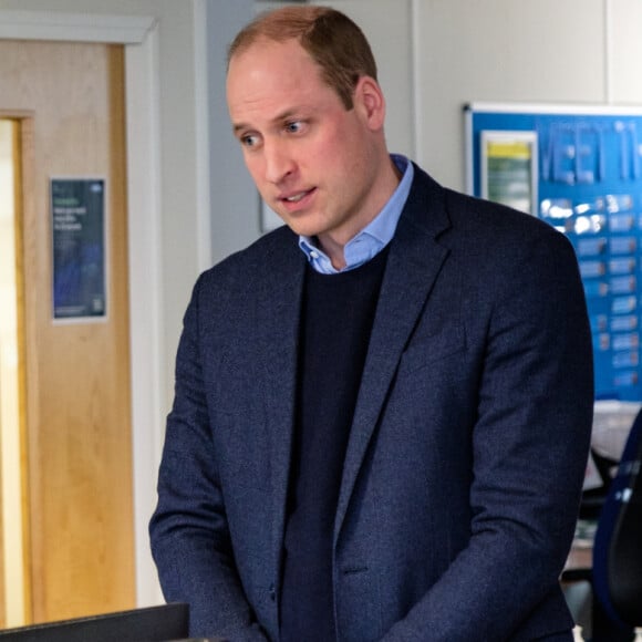 Le prince William, duc de Cambridge, et Catherine (Kate) Middleton, duchesse de Cambridge, visite à la salle de contrôle du London Ambulance Service 111 à Croydon pour rencontrer le personnel ambulancier et les 111 gestionnaires d'appels qui ont pris les appels NHS 111 du public, et les remercier pour le travail vital qu'ils font. Epidémie de Coronavirus (Covid-19) - Londres, le 19 mars 2020. ©Kensington Palace of the Duke and Duchess of Cambridge via Bestimage