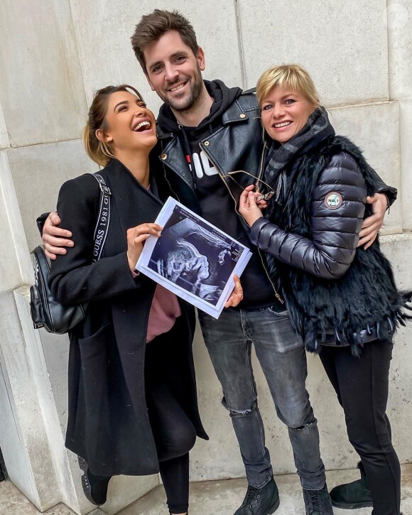 Mélanie Dedigama dévoile une échographie de son bébé, le 20 février 2020