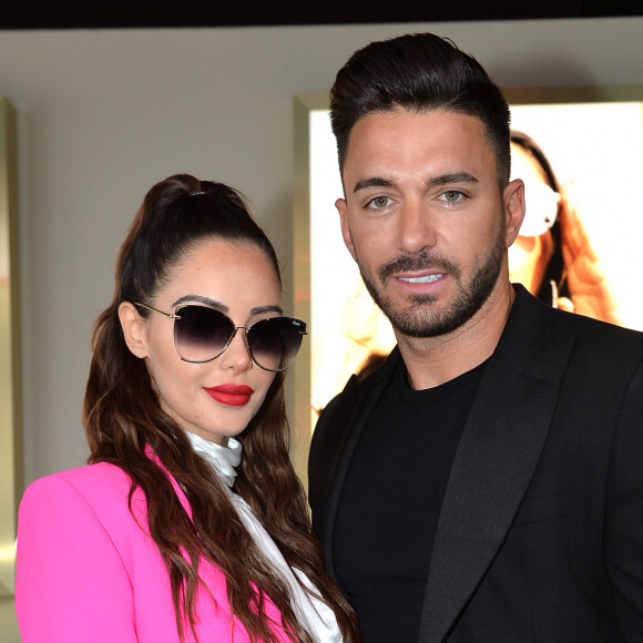 Nabilla Benattia (enceinte) et son mari Thomas Vergara - Nabilla Benattia présente sa collaboration pour les lunettes Quay Australia sur la plage Magnun lors du 72ème Festival International du Film de Cannes, le 18 mai 2019. ©Veeren / Bestimage