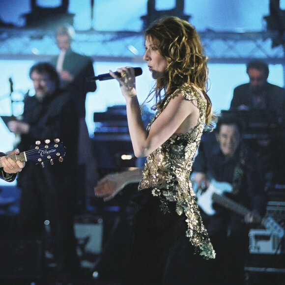 Exclusif - Jean-Jacques Goldman lors d'une emission spéciale Céline Dion sur TF1 le 12 novembre 2004. © Patrick Carpentier / Bestimage