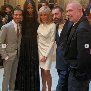 Imran Amed, Naomi Campbell, Brigitte Macron, Giambattista Valli et Jean Paul Gaultier lors du dîner offert par le président de la République et madame Brigitte Macron en l'honneur de la création et à l'occasion de la semaine de la mode, au palais de l'Élysée. Paris, le 24 février 2020.