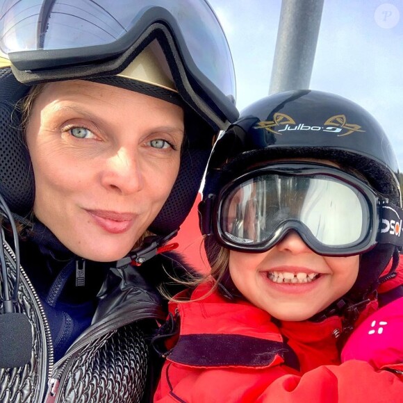 Sylvie Tellier et sa fille au ski, le 12 février 2020