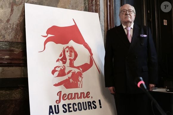 C'est sa famille qui a annoncé la nouvelle à l'AFP
Jean-Marie Le Pen donne une conférence de presse pour présenter son association "Jeanne d'Arc au secours" à Paris le 22 mars 2016.