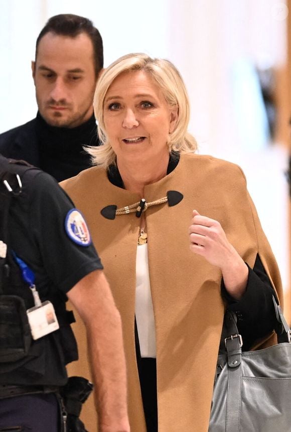 Marine Le Pen - Procès de l'affaire des assistants parlementaires européens du parti d'extrême-droite du Front national (FN) au tribunal correctionnel de Paris, France, le 14 octobre. © Pierre Perusseau/Bestimage 