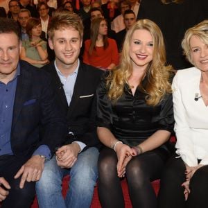 Pierre Sled, Nicolas Sled, Valentine Sled et Sophie Davant - Enregistrement de l'émission "Vivement Dimanche" à Paris, le 1er avril 2015. Emission diffusée le 5 avril 2015.