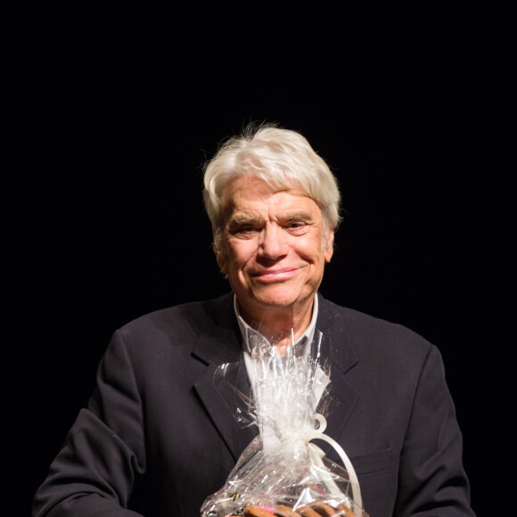 Bernard Tapie donne une conférence "Qui est le vrai Bernard Tapie" au Forum de Liège, Belgique, le 27 septembre 2018, du directeur sportif à l'âme d'artiste, de la personnalité influente, à la maladie, il nous raconte son histoire sans détours et surtout sans remords, dans une salle de 700 personnes... Il a évoqué son plus grand combat et sa plus grande douleur de vie... sa maladie...Il affirme avoir voulu mettre fin à ses jours et confie qu'il en a marre de se sentir si mal certains jours, mais que heureusement sa femme était là pour le soutenir. Il dit être fort et a annoncé son voeux de remonter sur les planches l'année prochaine avec un grand projet sur lequel il travaille actuellement. Quant à la politique, il dit ne plus vouloir en faire, c'est un monde beaucoup trop cruel a t-il cité. Il a aussi évoqué son amour pour la belgique... "ce que j'aime en Belgique c'est que les gens qui font des choses sérieuses, ne se prennent pas au sérieux, contrairement aux français"! © Alain Rolland/ImageBuzz/Bestimage 27/09/2018 - Liège