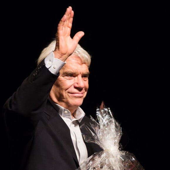 Bernard Tapie donne une conférence "Qui est le vrai Bernard Tapie" au Forum de Liège, Belgique, le 27 septembre 2018, du directeur sportif à l'âme d'artiste, de la personnalité influente, à la maladie, il nous raconte son histoire sans détours et surtout sans remords, dans une salle de 700 personnes... Il a évoqué son plus grand combat et sa plus grande douleur de vie... sa maladie...Il affirme avoir voulu mettre fin à ses jours et confie qu'il en a marre de se sentir si mal certains jours, mais que heureusement sa femme était là pour le soutenir. Il dit être fort et a annoncé son voeux de remonter sur les planches l'année prochaine avec un grand projet sur lequel il travaille actuellement. Quant à la politique, il dit ne plus vouloir en faire, c'est un monde beaucoup trop cruel a t-il cité. Il a aussi évoqué son amour pour la belgique... "ce que j'aime en Belgique c'est que les gens qui font des choses sérieuses, ne se prennent pas au sérieux, contrairement aux français"! © Alain Rolland/ImageBuzz/Bestimage27/09/2018 - Liège