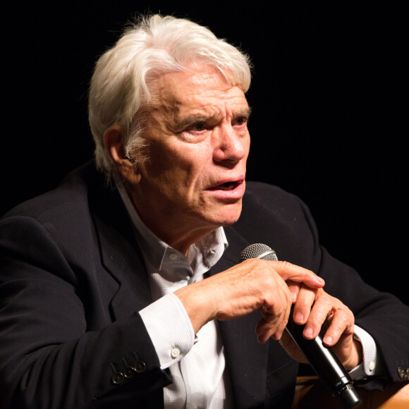 Bernard Tapie donne une conférence "Qui est le vrai Bernard Tapie" au Forum de Liège, Belgique, le 27 septembre 2018, du directeur sportif à l'âme d'artiste, de la personnalité influente, à la maladie, il nous raconte son histoire sans détours et surtout sans remords, dans une salle de 700 personnes... Il a évoqué son plus grand combat et sa plus grande douleur de vie... sa maladie...Il affirme avoir voulu mettre fin à ses jours et confie qu'il en a marre de se sentir si mal certains jours, mais que heureusement sa femme était là pour le soutenir. Il dit être fort et a annoncé son voeux de remonter sur les planches l'année prochaine avec un grand projet sur lequel il travaille actuellement. Quant à la politique, il dit ne plus vouloir en faire, c'est un monde beaucoup trop cruel a t-il cité. Il a aussi évoqué son amour pour la belgique... "ce que j'aime en Belgique c'est que les gens qui font des choses sérieuses, ne se prennent pas au sérieux, contrairement aux français"! © Alain Rolland/ImageBuzz/Bestimage27/09/2018 - Liège