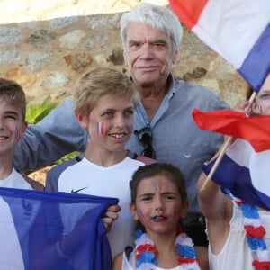 Exclusif - Bernard Tapie célèbre la victoire des Bleus, champions du monde 2018, sur le port de Saint-Tropez, le 15 juillet 2018. © Luc Boutria/Nice Matin/Bestimage