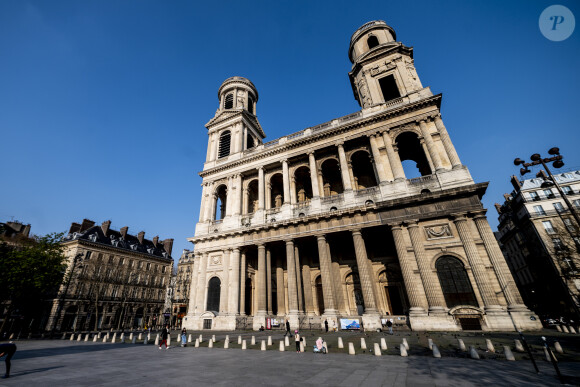 Illustrations du monument de l'église de Saint-Sulpice à Paris pendant l'épidémie de coronavirus (COVID-19). Paris, le 27 mars 2020.