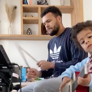 Jo-Wilfried Tsonga et son fils Sugar, confinés en musique. Mars 2020.