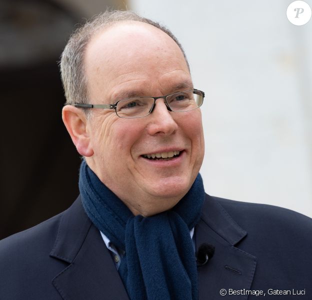 Exclusif - Le prince Albert II de Monaco qui a été testé positif au coronavirus Covid-19 et qui était en quarantaine fait une déclaration au palais princier pour annoncer qu'il est guéri - Monaco le 31 mars 2020 © Gatean Luci / Palais