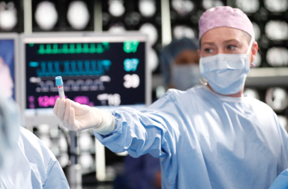 Ellen Pompeo - Photo prise sur le tournage de la 16e saison de "Grey's Anatomy".