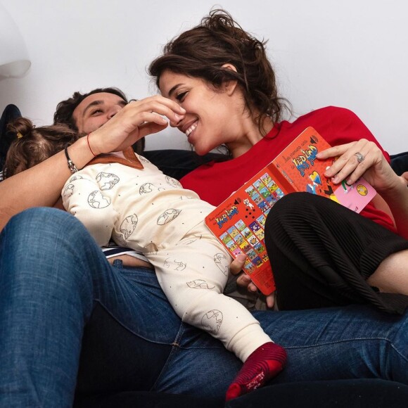 Laurie Cholewa, chez elle avec son mari Greg, et sa fille, sur Instagram, le 21 mars 2020.
