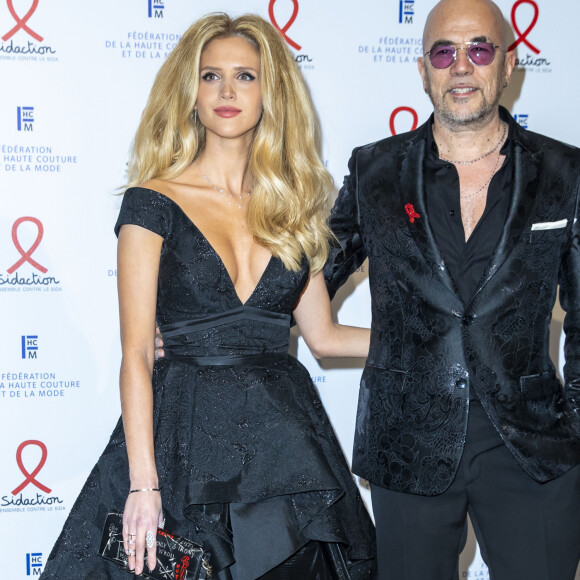 Pascal Obispo et sa femme Julie Hantson lors du photocall de la 18ème édition du "Dîner de la mode du Sidaction" au Pavillon Cambon Capucines - Potel et Chabot à Paris, France, le 23 janvier 2020. © Olivier Borde/Bestimage