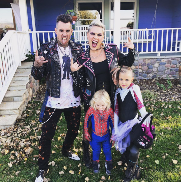 Pink, Carey Hart et leurs enfants Jameson et Willow. Novembre 2019.