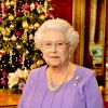 La reine Elisabeth II d'Angleterre dans la salle des dîners d'état du palais de Buckingham à Londres, le 10 décembre 2014 après l'enregistrement du message télévisé pour Noël.