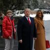 Le président Donald Trump avec sa femme Melania et leur fils Barron ( qui mesure environ 1m 90 à 12 ans ) quittent la Maison Blanche pour se rendre en Floride le 1er février 2019