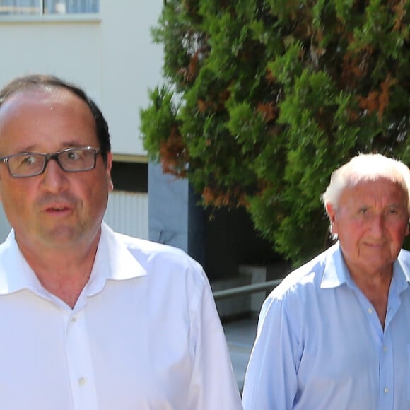 Exclusif - Au lendemain de son 60ème anniversaire, François Hollande est venu embrasser son père Georges Gustave Hollande, 91 ans, dans sa résidence à Cannes. Le 13 août 2014.