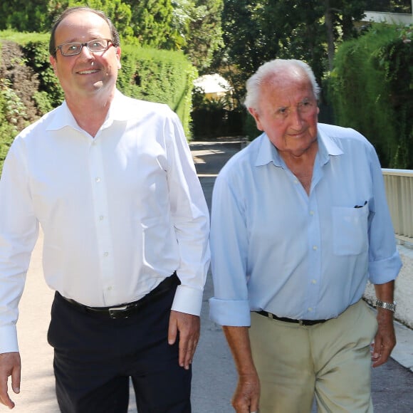 Exclusif - Au lendemain de son 60ème anniversaire, François Hollande est venu embrasser son père Georges Gustave Hollande, 91 ans, dans sa résidence à Cannes. Le 13 août 2014.