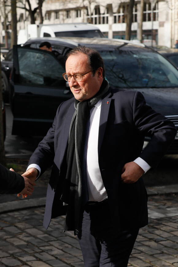 Exclusif - François Hollande - Arrivées aux obsèques de David Kessler au cimetière du Montparnasse à Paris le 11 février 2020.