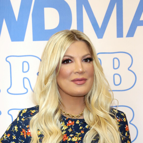 Tori Spelling lors de la mode "90's & 90210" au Mandalay Bay Convention Center de l'hôtel & Casino Mandalay Bay à Las Vegas, Nevada, Etats-Unis, le 6 février 2020.