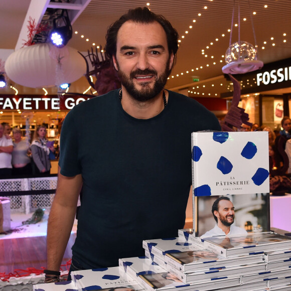 Exclusif - Cyril Lignac est l'invité de la semaine dédiée au chocolat organisée par CAP 3000, la galerie commerciale de Saint-Laurent du Var, le 31 octobre 2017. © Bruno Bebert/Bestimage