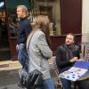 Exclusif - Cyril Lignac dédicace son livre "La Pâtisserie" devant sa boutique "La Patisserie Cyril Lignac" rue Poncelet à Paris, le 21 octobre 2017.