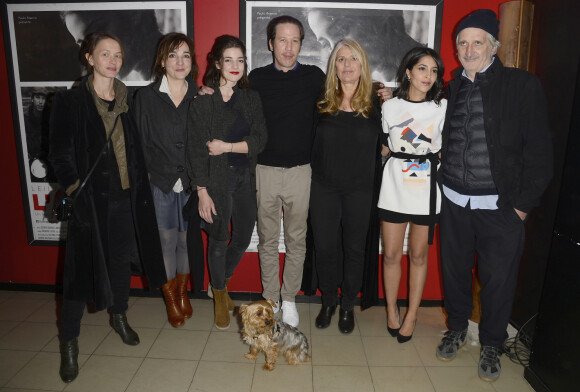 Reda Kateb entre Brigitte Sy et sa fille Esther Garrel, Leïla Bekhti - Avant-première du film "L'Astragale" au Cinéma du Panthéon à Paris, le 6 avril 2015.