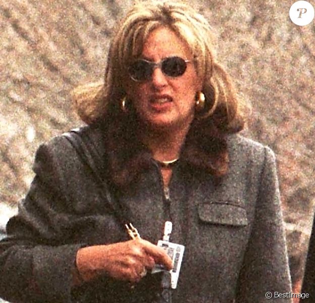 Linda Tripp avait enregistré les confidences de Monica Lewinsky, à l'insu de la jeune femme, jouant un rôle clé dans l'enquête qui a conduit au procès en destitution de Bill Clinton. Ici à Arlington, en 1999.