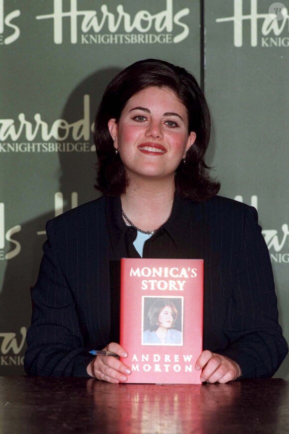 Monica Lewinsky à la sortie de sa biographie à Londres en 1999.