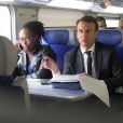 Exclusif - Sibeth Ndiaye et Emmanuel Macron à la gare de Lyon à Paris pour se rendre à Montbonnot-Saint-Martin près de Grenoble, le 14 avril 2017.