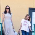 Exclusif - Angelina Jolie est allée faire du shopping avec sa fille Vivienne à Los Angeles, le 24 novembre 2019