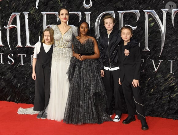 Angelina Jolie avec ses enfants Zahara, Shiloh, Vivienne et Knox, le 9 octobre 2019 à Londres pour la première de "Maléfique : Le Pouvoir du mal ".